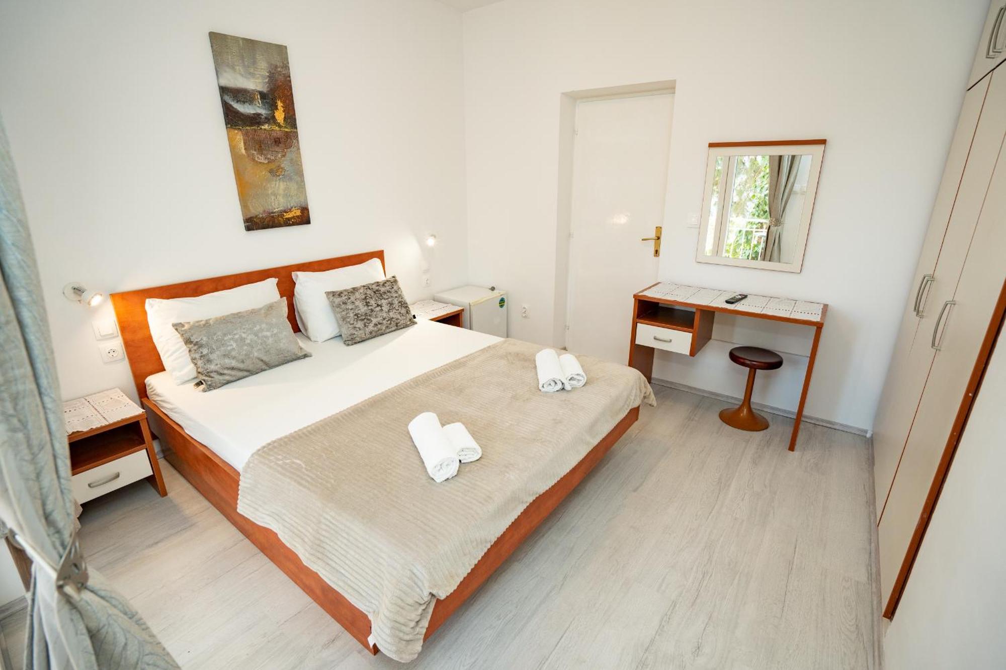 Pool Mansion Magnolia - Comfort Rooms โนวาลยา ภายนอก รูปภาพ