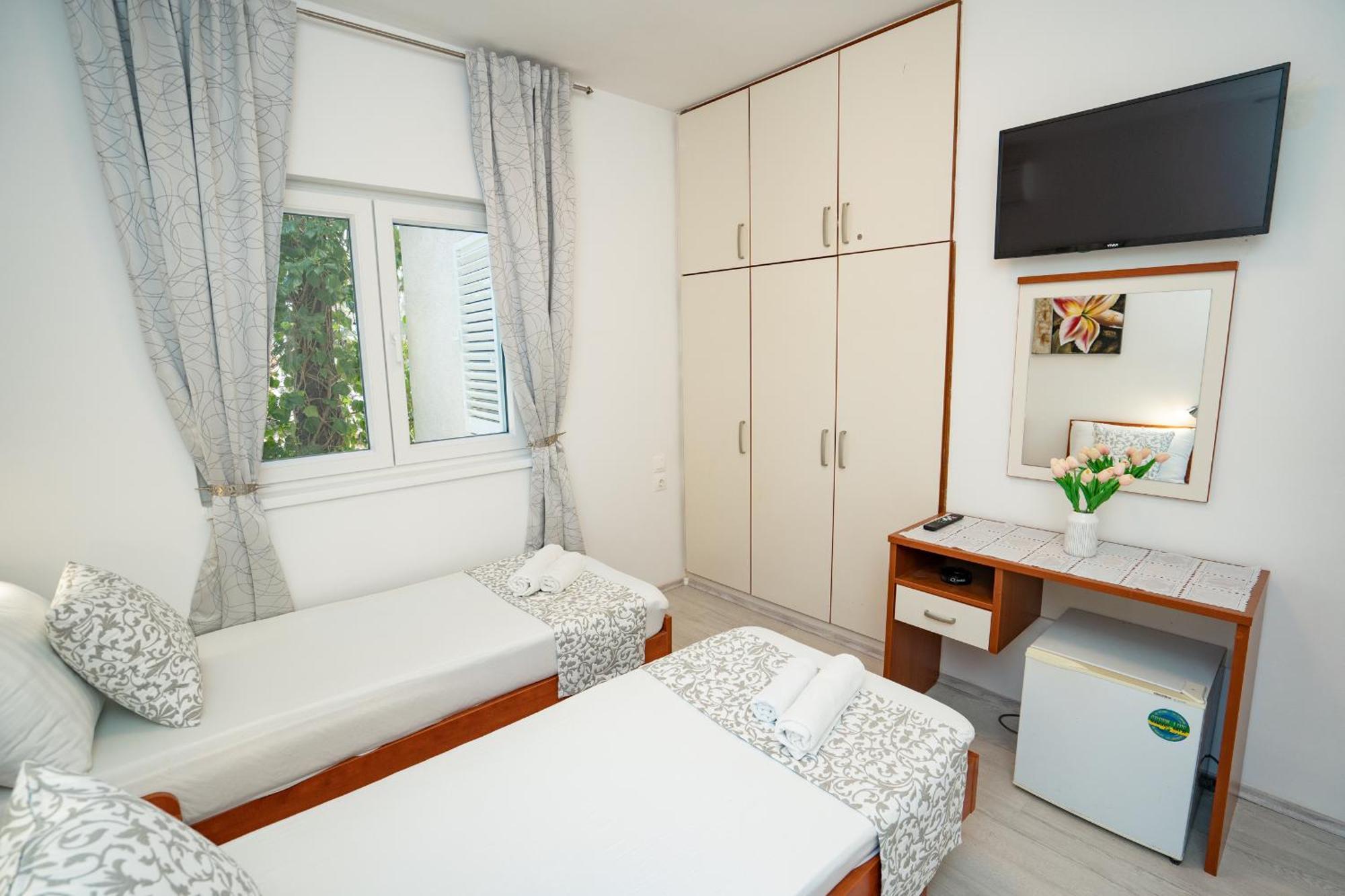 Pool Mansion Magnolia - Comfort Rooms โนวาลยา ภายนอก รูปภาพ