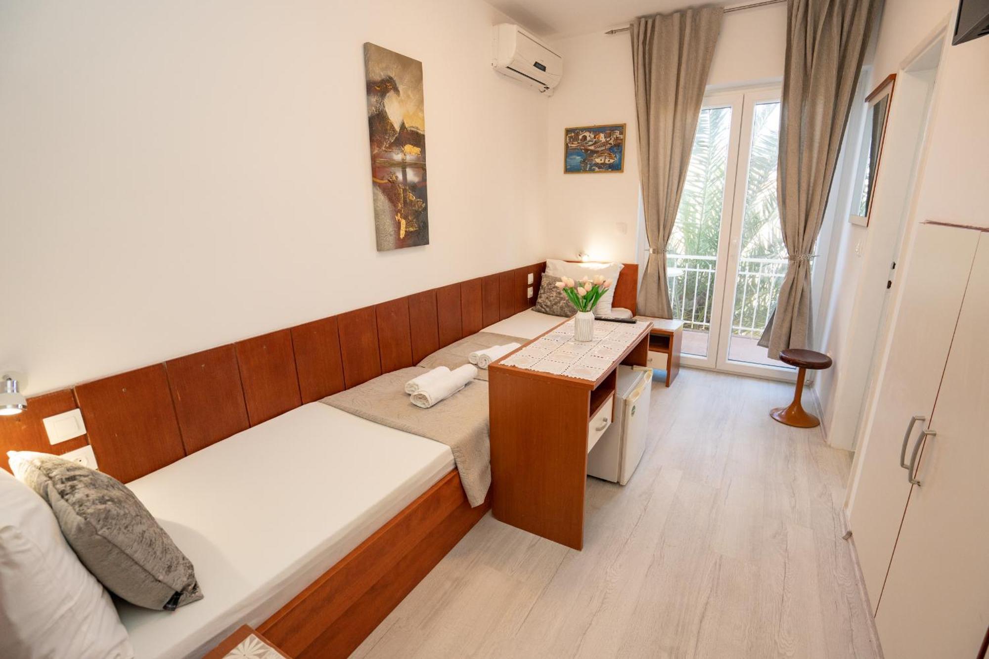 Pool Mansion Magnolia - Comfort Rooms โนวาลยา ภายนอก รูปภาพ