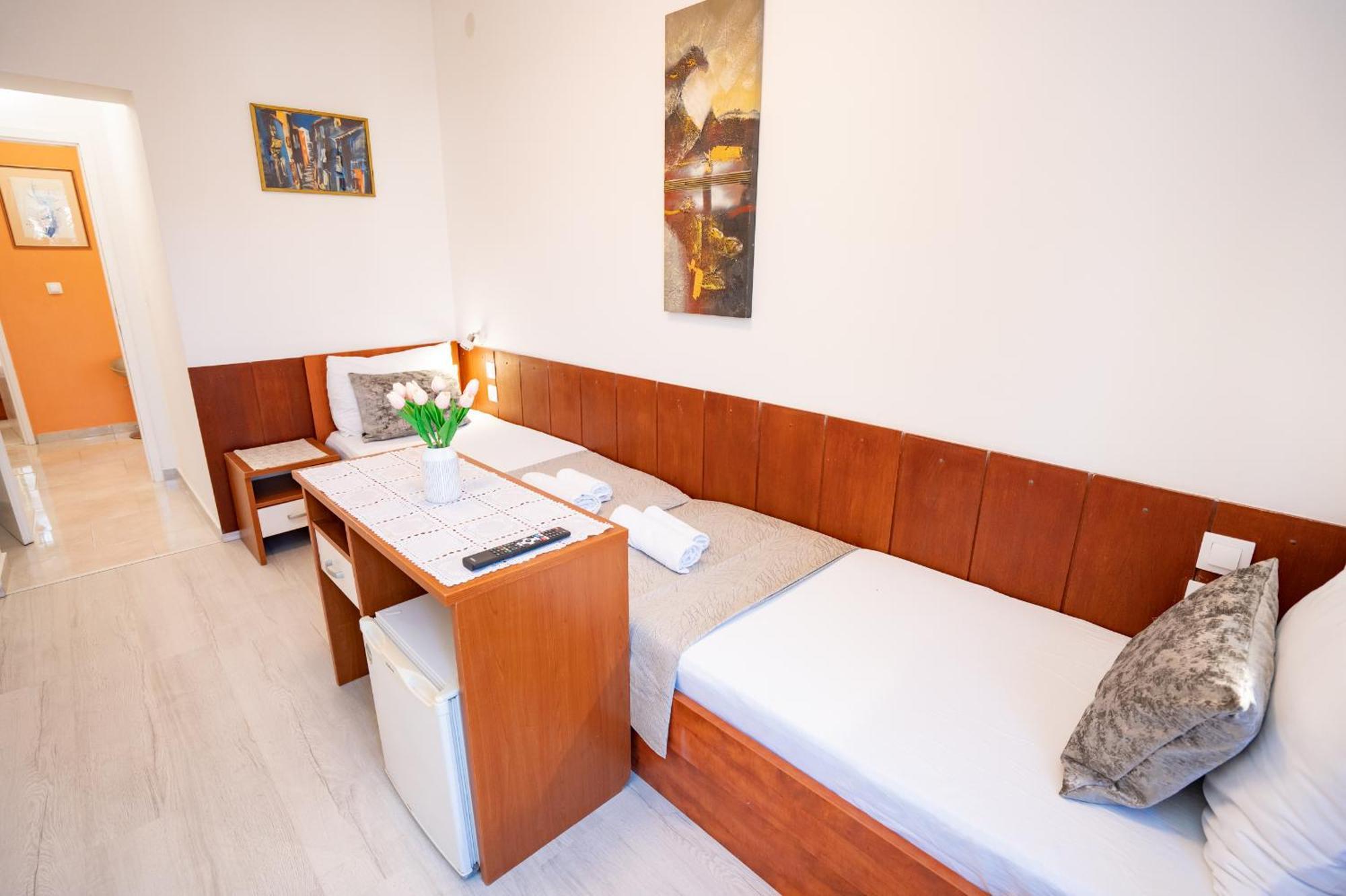 Pool Mansion Magnolia - Comfort Rooms โนวาลยา ภายนอก รูปภาพ